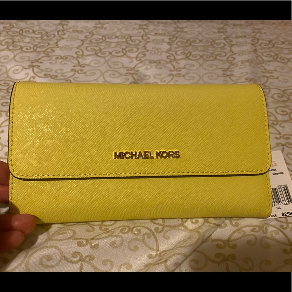 MK TRIFOLD WALLET